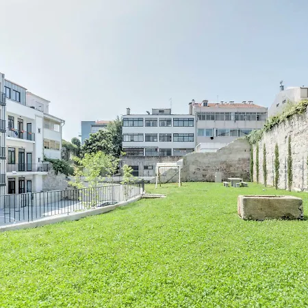 Bo Santos - Free Parking Oporto